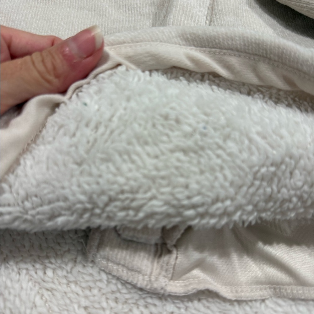 32 degree heat white plush pullover - Picture 2 of 4